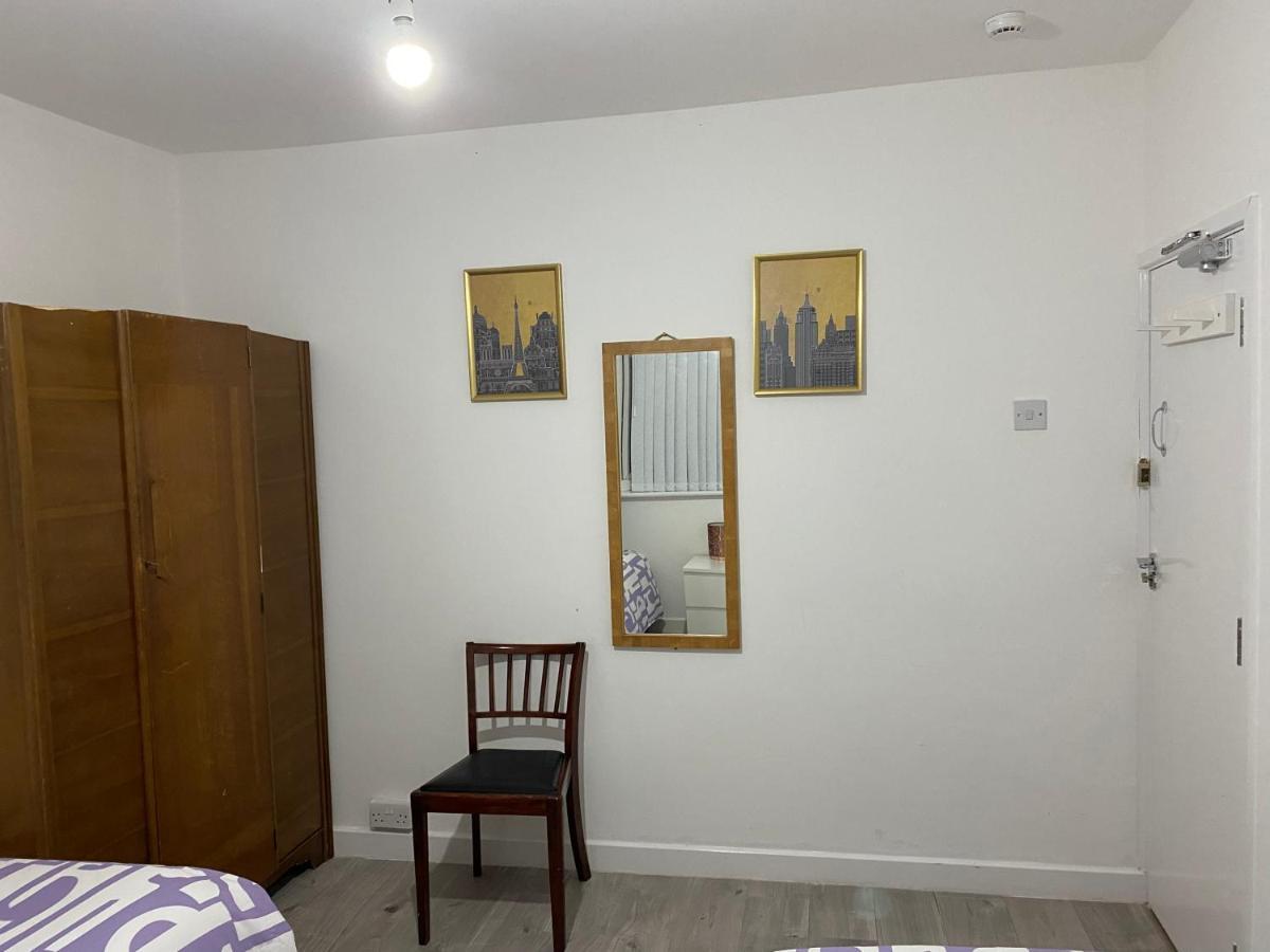 Calm House Twin Beds Homestay *